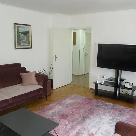 Ajri Apartamento *