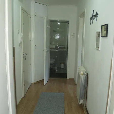 Ajri Apartamento *